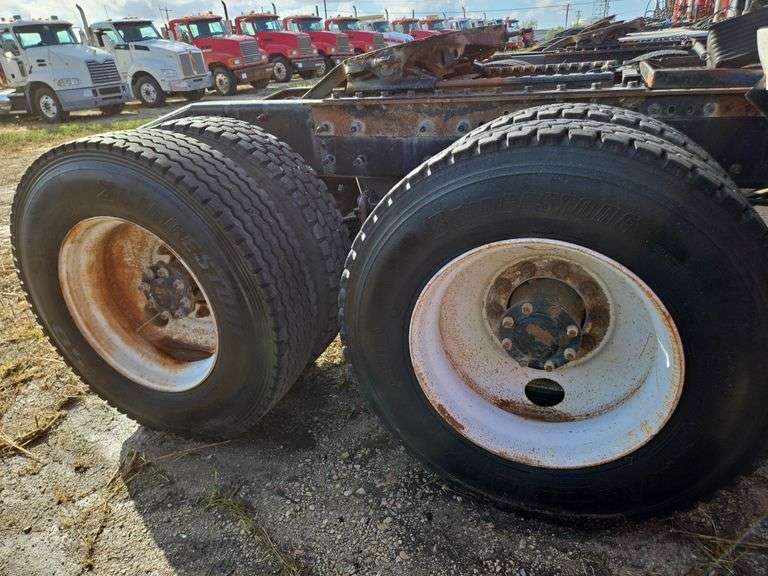 2008 Mack CHU613 showing 75,752 mi, 10,208 hrs- runs