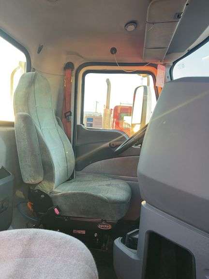 2014 Mack CXU613 showing 665,241, 14,352 hrs- runs