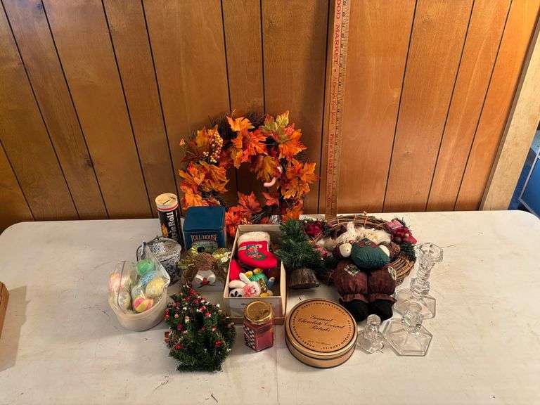 Tins and miscellaneous decor