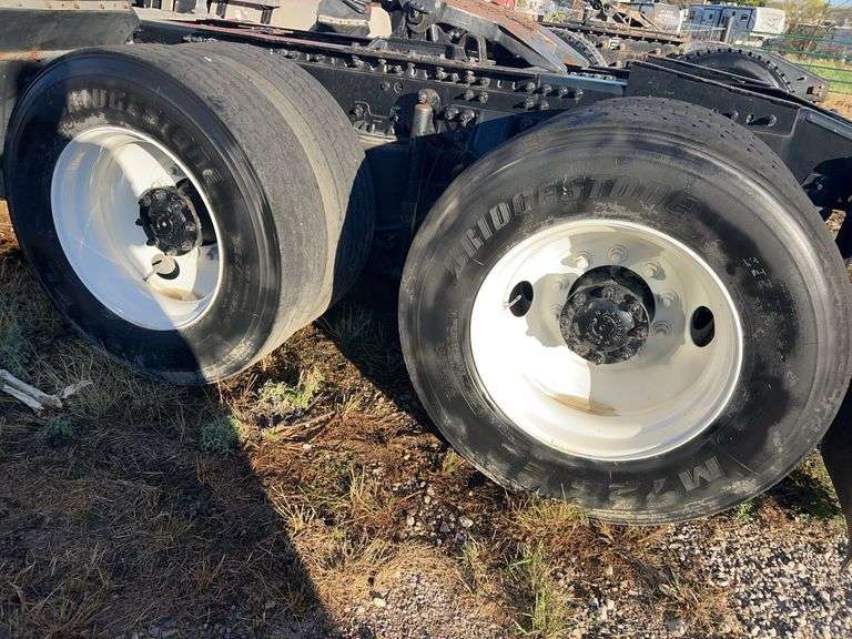 2013 Mack CXU613 showing 402,711 mi, 8,428 hrs- doesn't run