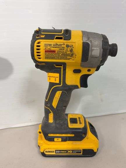 DeWalt cordless impact driver & cordless drill driver w/ battery charger - works