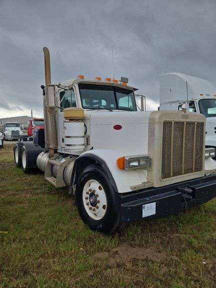 2002 Peterbilt Winch Truck 379 showing 6,294mi, hrs unkown- runs