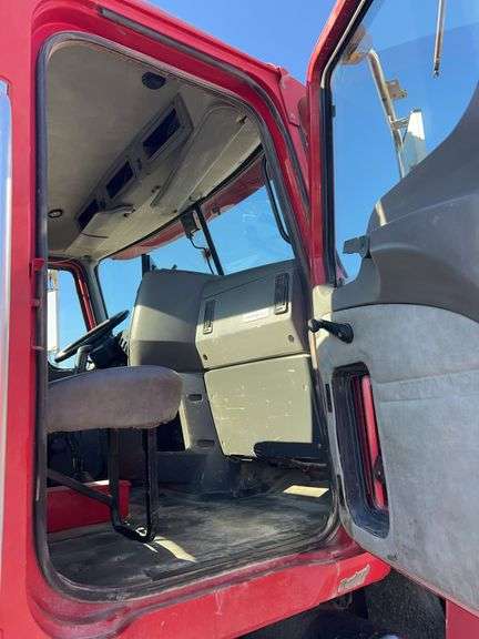 2008 Mack CHU13 miles & hrs unknown- doesn't run