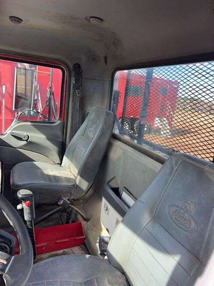 2012 Mack CHU613 showing 30,835 mi, 15,715 hrs - runs