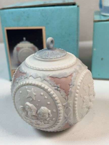 1990 LLADRO BELL AND ORNAMENT