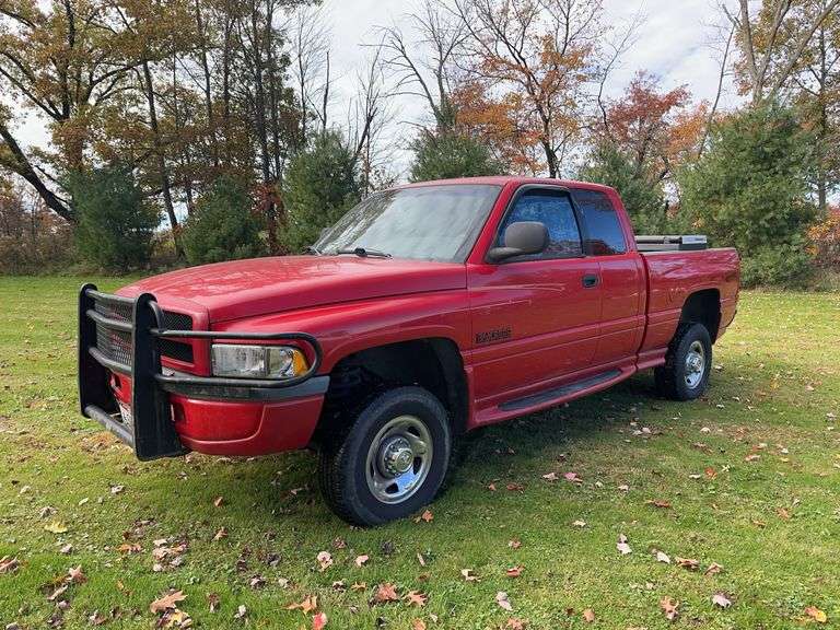 1998 Ram 2500 Cummins 24 Valve Turbo Diesel VIN: 1B7KF2365WJ224175. Miles: 167,960. Fuel gauge does 