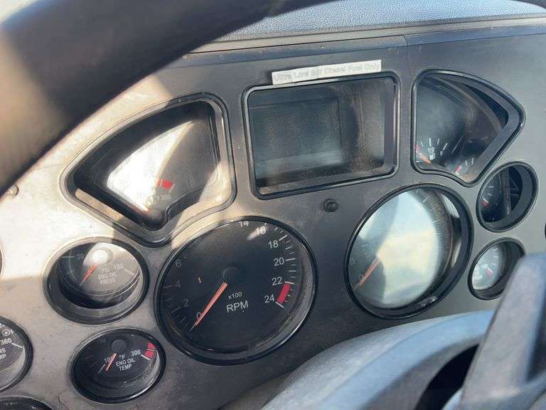 2008 Mack CHU613 showing 41,791 mi, 7,598 mi- doesn't run