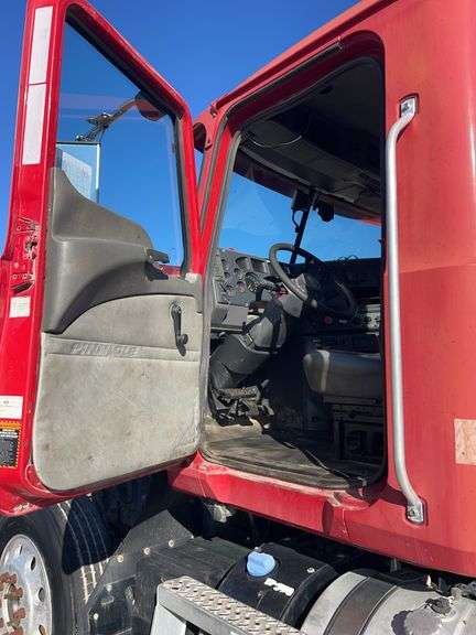 2012 Mack CHU13 showing 28,654 mi, 15,876 hrs- runs