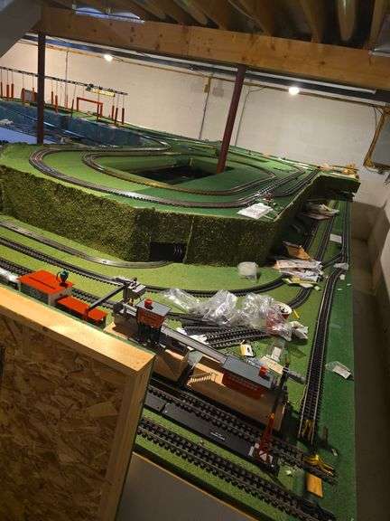 LARGE DOUBLE DECK TRAIN LAYOUT WITH ATTACHED TRACKS AND ACCESSORIES ...