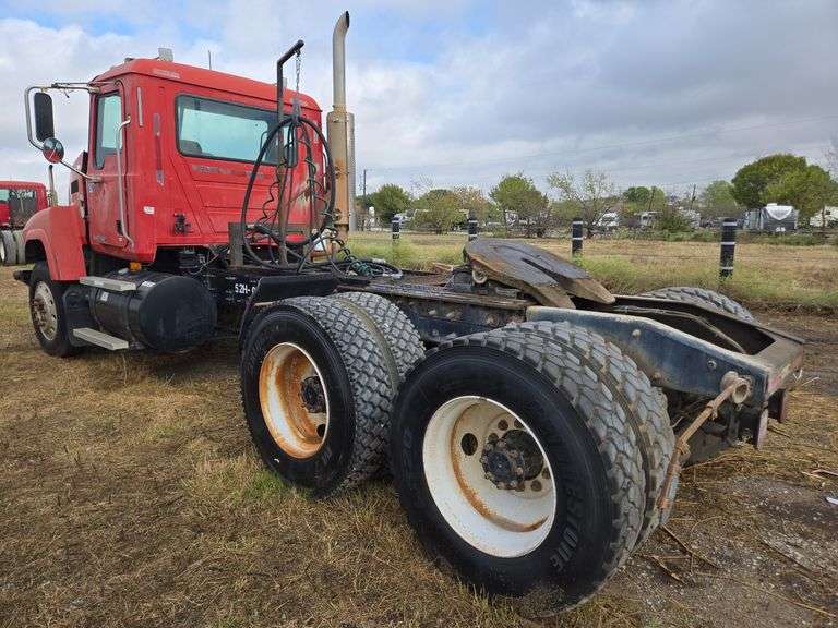 2007 Mack CHN613 miles & hrs unkown- doesn't run