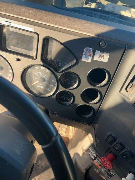 2008 Mack CHU613 showing 566,424 mi, 15,328 hrs- runs