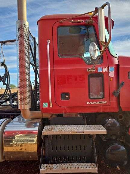 2012 Mack CHU613 showing 43,299 mi, 12,171 hrs - runs