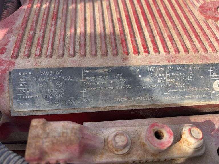 2014 Peterbilt 388 showing 425,273 mi, hrs unknown - doesn't run