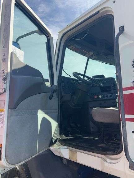 2014 Mack CHU613 showing 498,610 mi, 11,275 hrs - runs