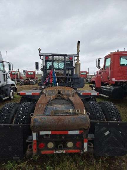 2002 Peterbilt Winch Truck 379 showing 6,294mi, hrs unkown- runs