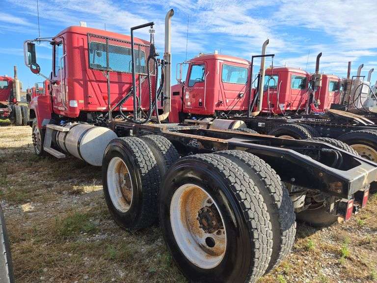 2012 Mack CHU613 showing 30,622 mi, 8,665 hrs- runs