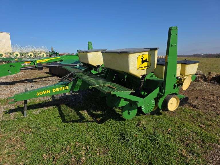 John Deere 7000 Planter
