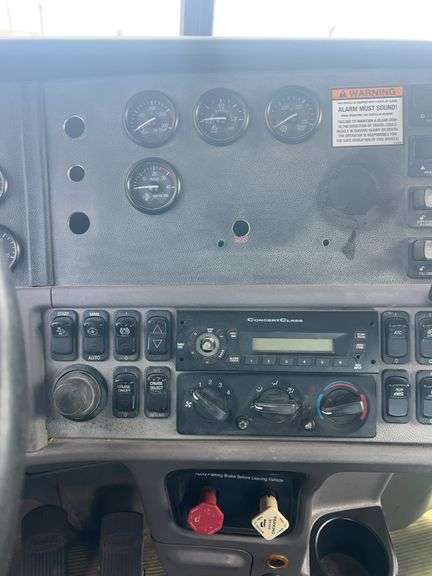 2013 Peterbilt 367 showing 63,847 mi, 9,758 hrs -