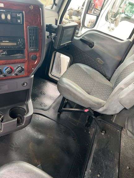 2014 Mack CXU613 showing 573,964 mi, 13,880 hrs - runs