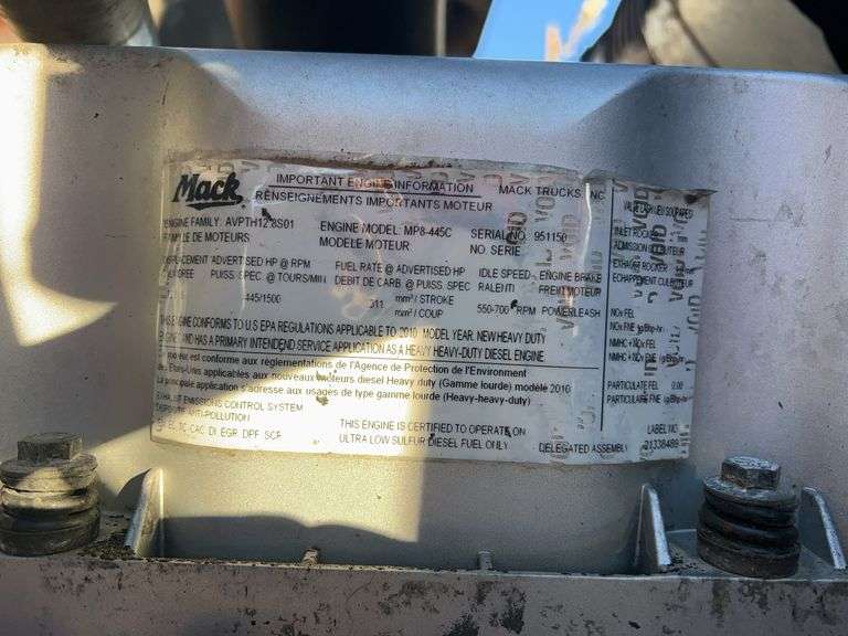 2011 Mack CHU613 showing 558,544 mi, 16,894 hrs- runs