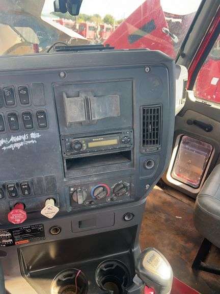 2012 Mack CHU613 showing 34,193 mi, hrs unknown - doesn't run