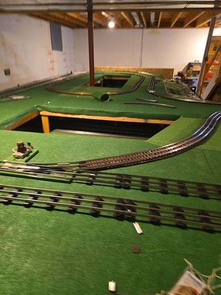LARGE DOUBLE DECK TRAIN LAYOUT WITH ATTACHED TRACKS AND ACCESSORIES ...