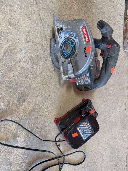 Craftsman Battery Circular Saw and charger w/ (2) batteries