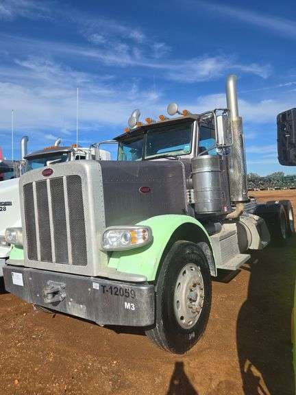 2012 Peterbilt 388 showing 48,817 mi, 9,224 hrs - runs