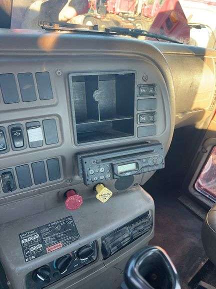 2007 Mack CHU613 showing 38,067 mi, 13,851 hrs- runs