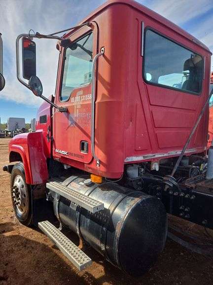 2008 Mack CHU613 showing 52,438 mi, 10,237 hrs - runs