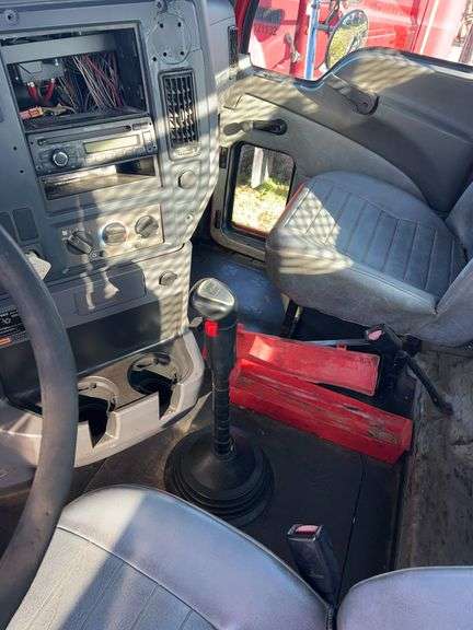 2013 Mack CHU613 showing 119,268 mi, 8,805 hrs- runs