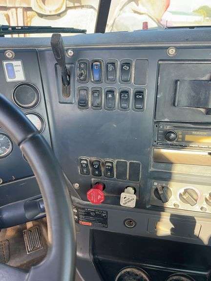 2011 Mack CHU613 showing 39,348 mi, 16,109 hrs- runs