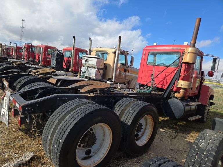 2008 Mack CHU613 showing 61,140 mi, 9,011 hrs- runs