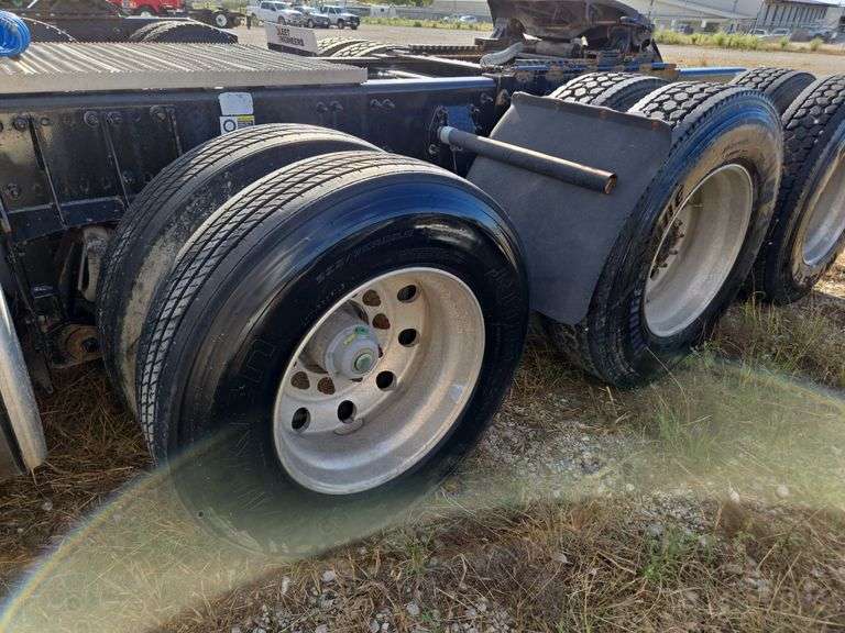 2014 Peterbilt 567 showing 44,798 mi, 5,118 hrs- runs