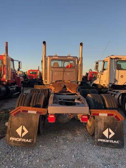 2015 Peterbilt 389 showing 53,258 mi, 8,978 hrs- runs