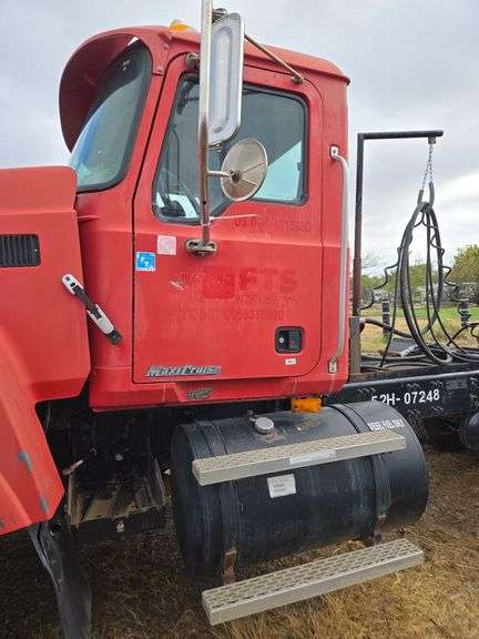 2007 Mack CHN613 miles & hrs unkown- doesn't run