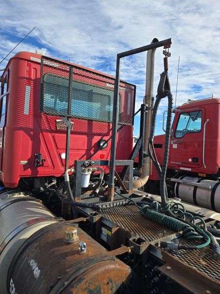 2011 Mack CHU613 showing 38,136 mi, hrs unknown- doesn't run