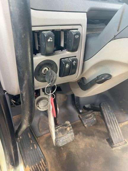 2014 Peterbilt 567 showing 44,798 mi, 5,118 hrs- runs