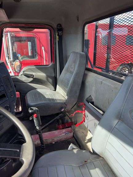 2012 Mack CHU613 showing 39,668 mi, 4,939 hrs - runs