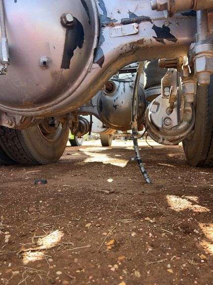 2014 Peterbilt miles & hrs unknown - doesn't run