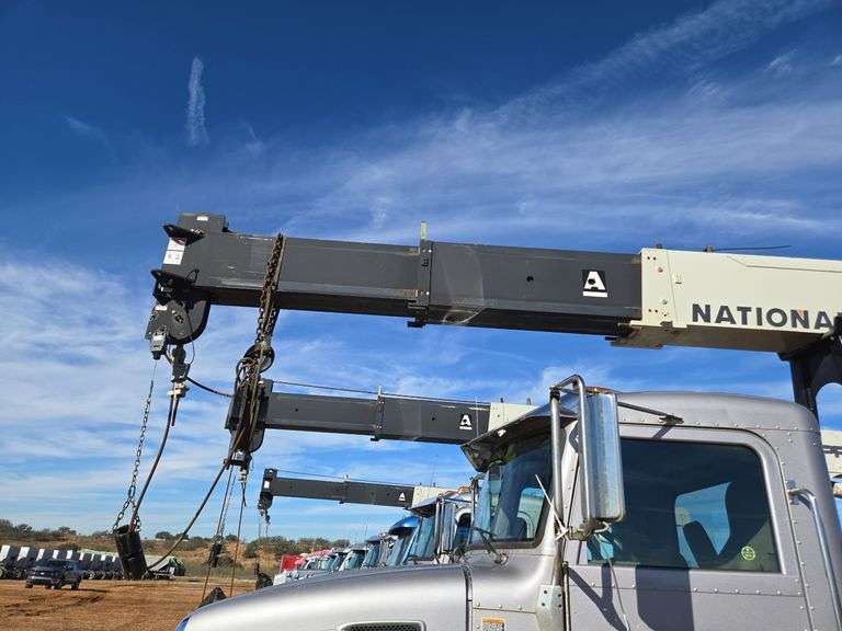 2018 Peterbilt PB348 showing 43,073 mi, 6,155 hrs - runs