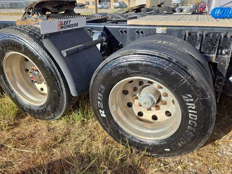 2014 Peterbilt 567 showing 44,798 mi, 5,118 hrs- runs