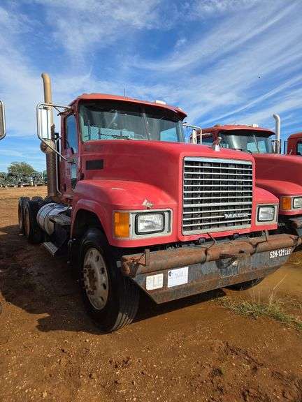 2012 Mack CHU613 showing 39,668 mi, 4,939 hrs - runs