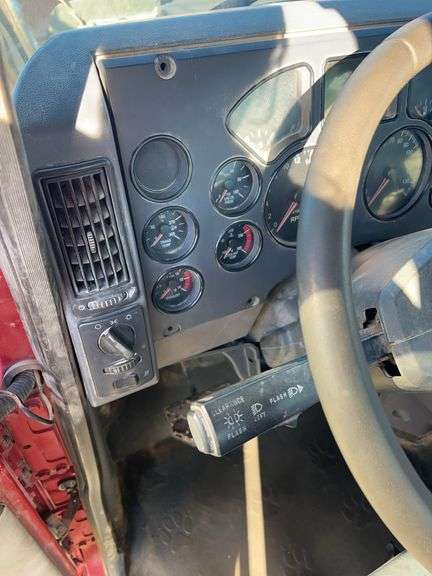 2013 Mack CHU613 miles & hrs unknown- doesn't run