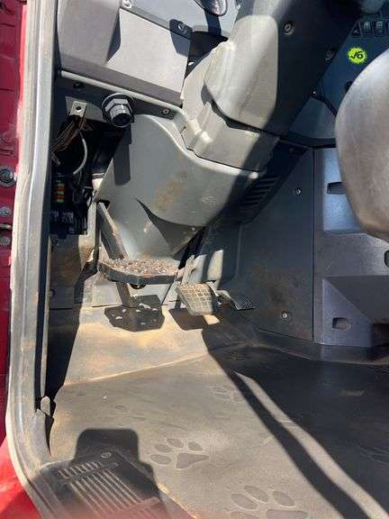 2013 Mack CHU613 showing 119,268 mi, 8,805 hrs- runs