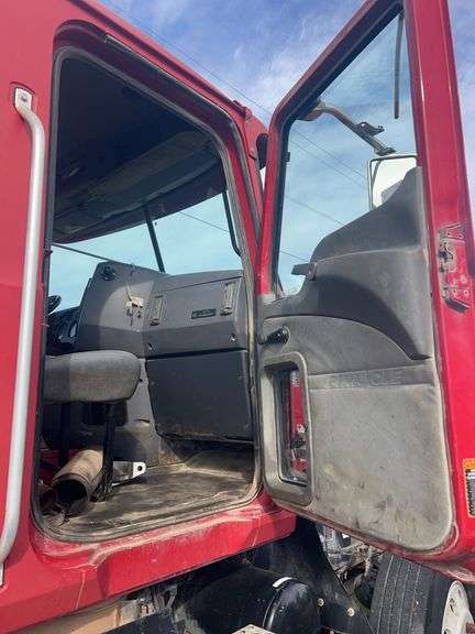 2012 Mack CHU613 showing 88,859 mi, 12,352 hrs - doesn't run