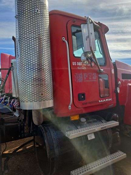 2008 Mack CHU613 showing 52,438 mi, 10,237 hrs - runs
