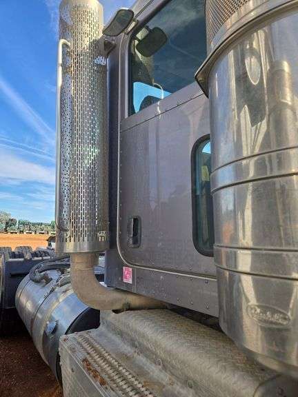 2012 Peterbilt 388 showing 48,817 mi, 9,224 hrs - runs