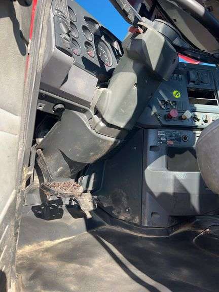 2012 Mack CHU613 showing 32,990 mi, 11,434 hrs- runs