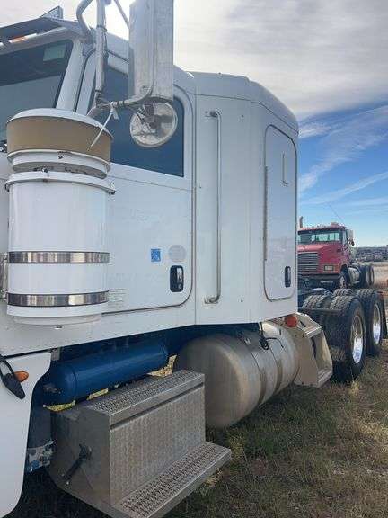 2013 Peterbilt 367 showing 63,847 mi, 9,758 hrs -